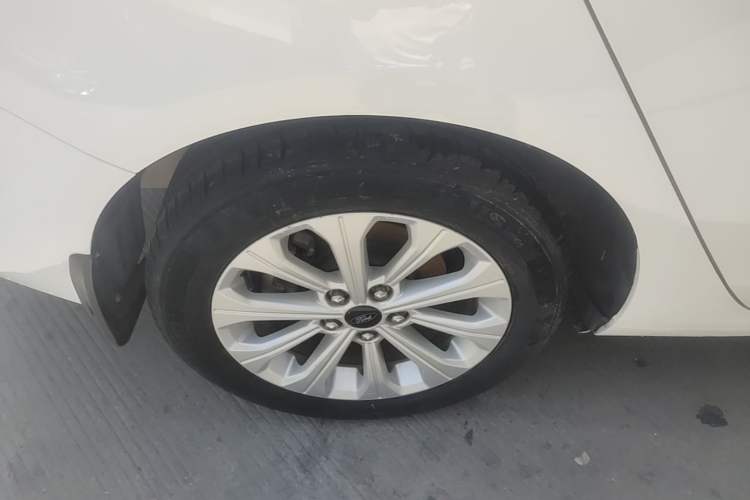 Used Ford Escort 2017 Happiness Edition 1.5L Automatic Fashion Version Exterior 5