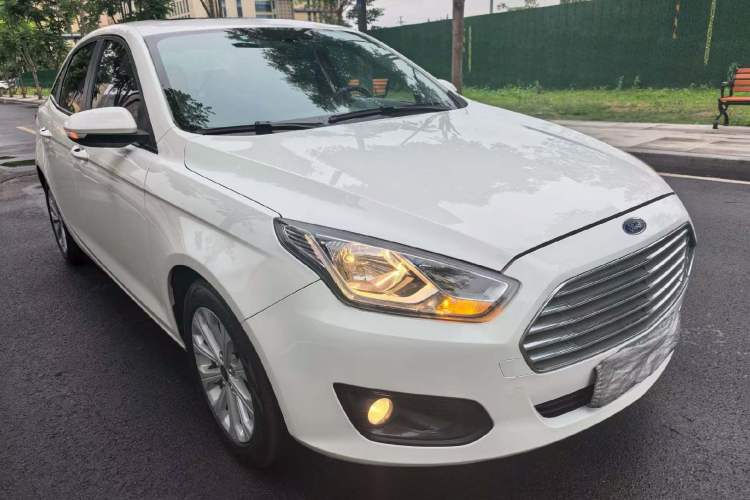 Used Ford Escort 2017 Happiness Edition 1.5L Automatic Fashion Version Exterior 5