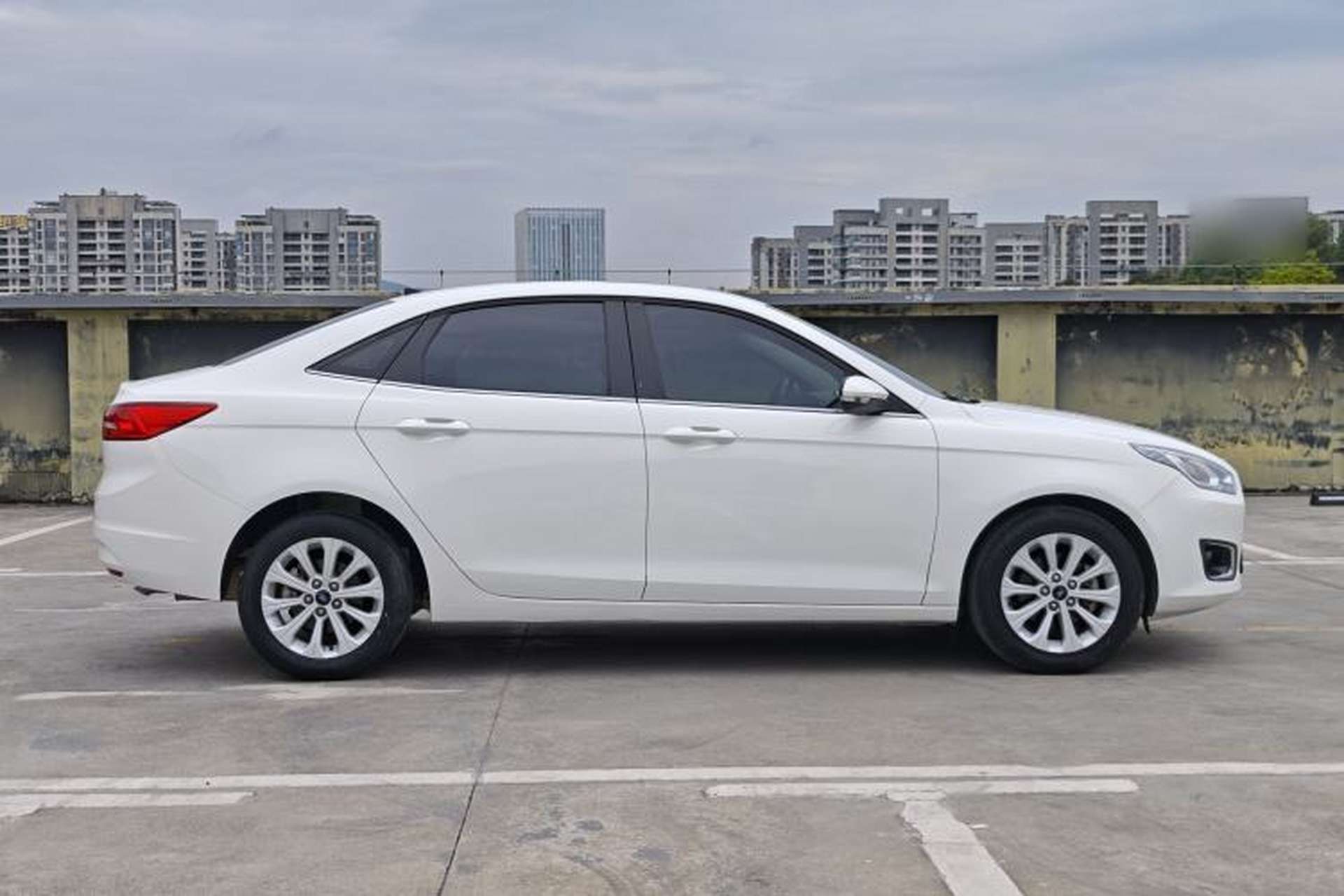 Used Ford Escort 2017 Happiness Edition 1.5L Automatic Fashion Version Exterior 5