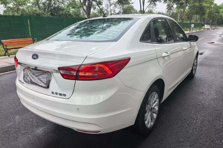 Used Ford Escort 2017 Happiness Edition 1.5L Automatic Fashion Version Exterior 6