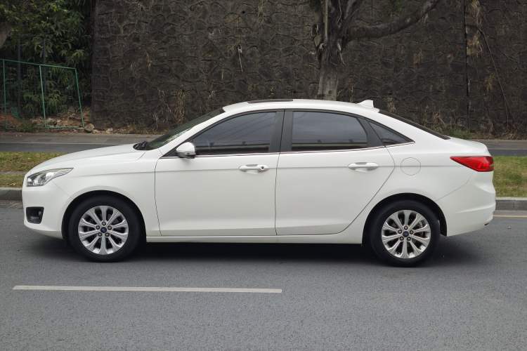 Used Ford Escort 2017 Happiness Edition 1.5L Automatic Fashion Version Exterior 6