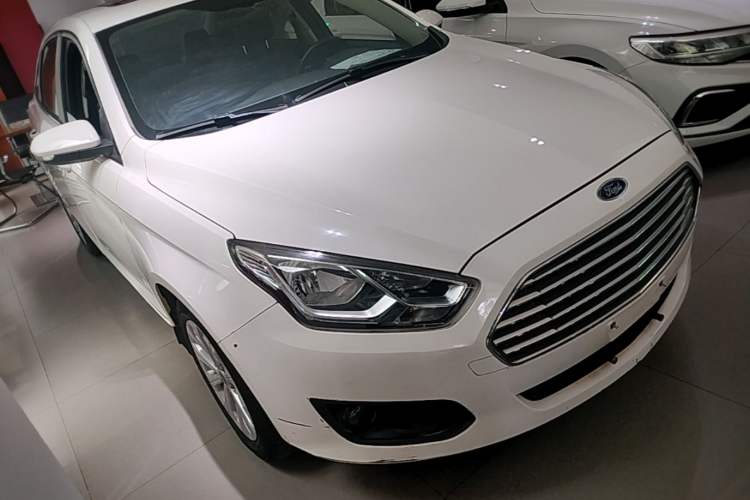 Used Ford Escort 2017 Happiness Edition 1.5L Automatic Fashion Version Front Right 45 Deg