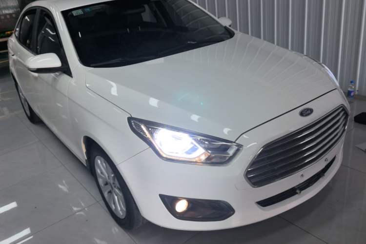 Used Ford Escort 2017 Happiness Edition 1.5L Automatic Fashion Version Front Right 45 Deg