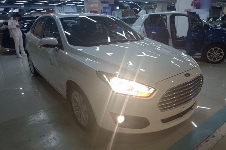 Used Ford Escort 2017 Happiness Edition 1.5L Automatic Fashion Version Front Right 45 Deg