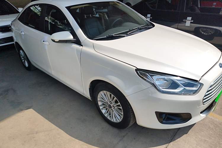 Used Ford Escort 2017 1.5L Automatic Comfort Model Front Right 45 Deg