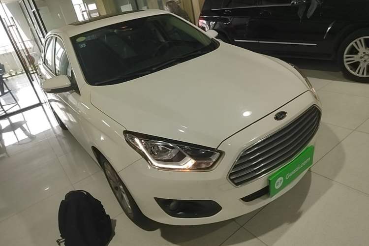 Used Ford Escort 2017 Happiness Edition 1.5L Automatic Fashion Version Front Right 45 Deg