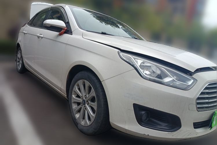 Used Ford Escort 2017 Happiness Edition 1.5L Automatic Fashion Version Front Right 45 Deg