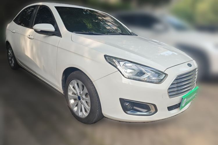 Used Ford Escort 2017 Happiness Edition 1.5L Automatic Fashion Version Front Right 45 Deg