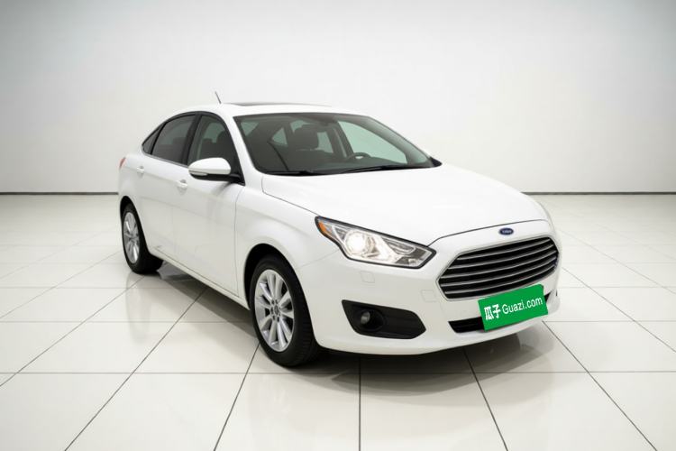 Used Ford Escort 2017 Happiness Edition 1.5L Automatic Fashion Version Front Right 45 Deg