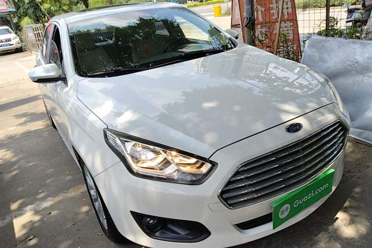 Used Ford Escort 2017 Happiness Edition 1.5L Automatic Fashion Version Front Right 45 Deg