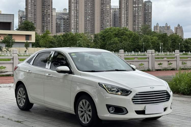 Used Ford Escort 2017 Happiness Edition 1.5L Automatic Fashion Version Front Right 45 Deg