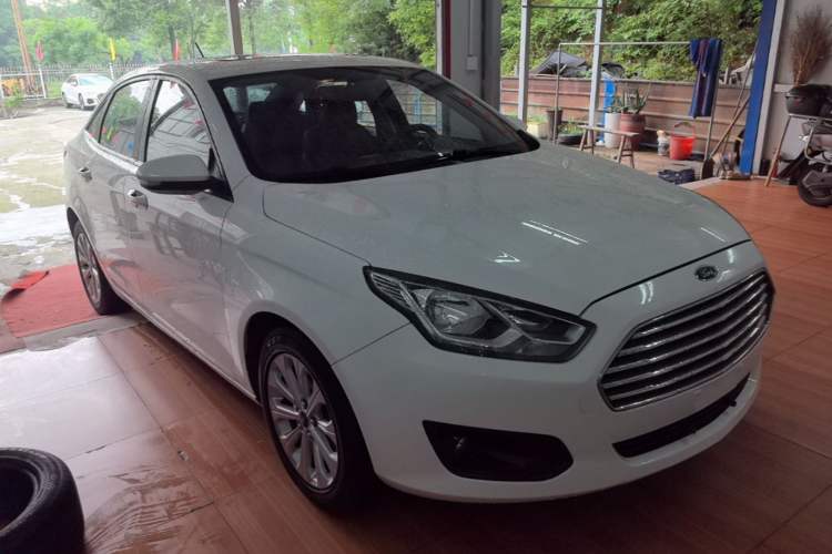 Used Ford Escort 2017 Happiness Edition 1.5L Automatic Fashion Version Front Right 45 Deg