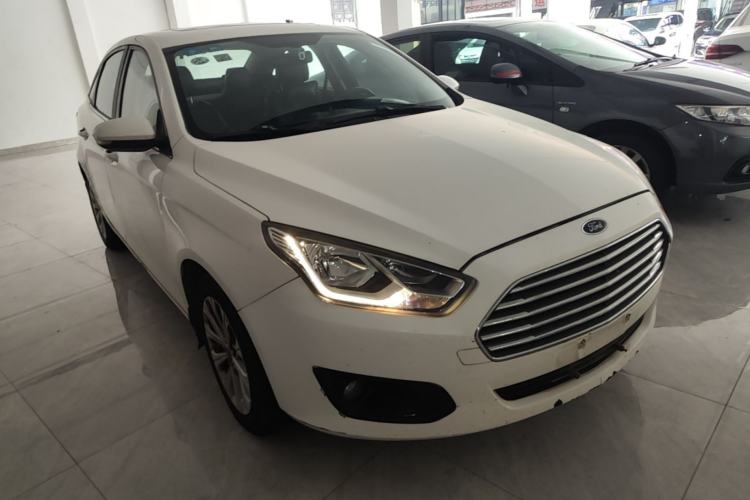 Used Ford Escort 2017 Happiness Edition 1.5L Automatic Fashion Version Front Right 45 Deg