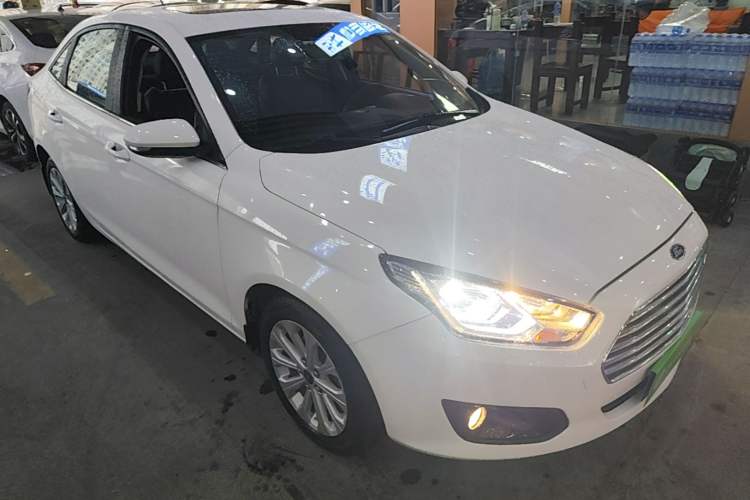 Used Ford Escort 2017 Happiness Edition 1.5L Automatic Fashion Version Front Right 45 Deg