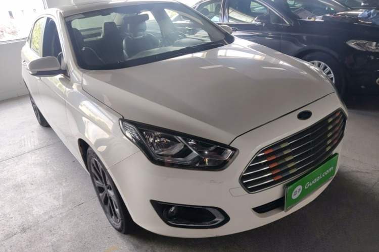 Used Ford Escort 2017 Happiness Edition 1.5L Automatic Fashion Version Front Right 45 Deg