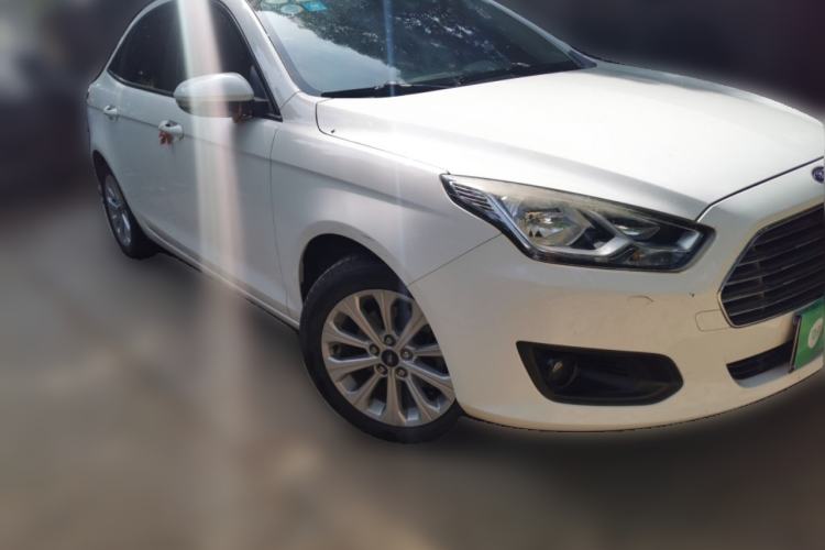 Used Ford Escort 2017 Happiness Edition 1.5L Automatic Fashion Version Front Right 45 Deg