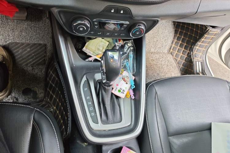 Used Ford Escort 2017 Happiness Edition 1.5L Automatic Fashion Version Gear Lever