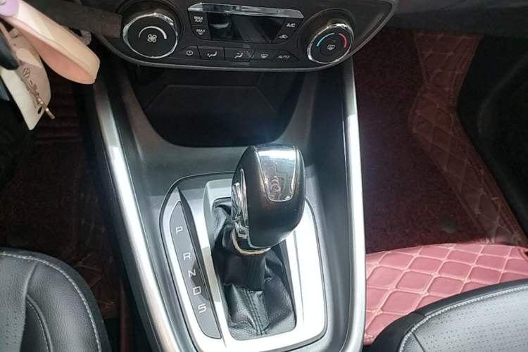 Used Ford Escort 2017 Happiness Edition 1.5L Automatic Fashion Version Gear Lever