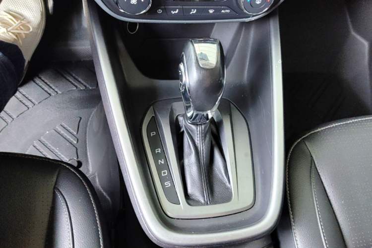 Used Ford Escort 2017 Happiness Edition 1.5L Automatic Fashion Version Gear Lever