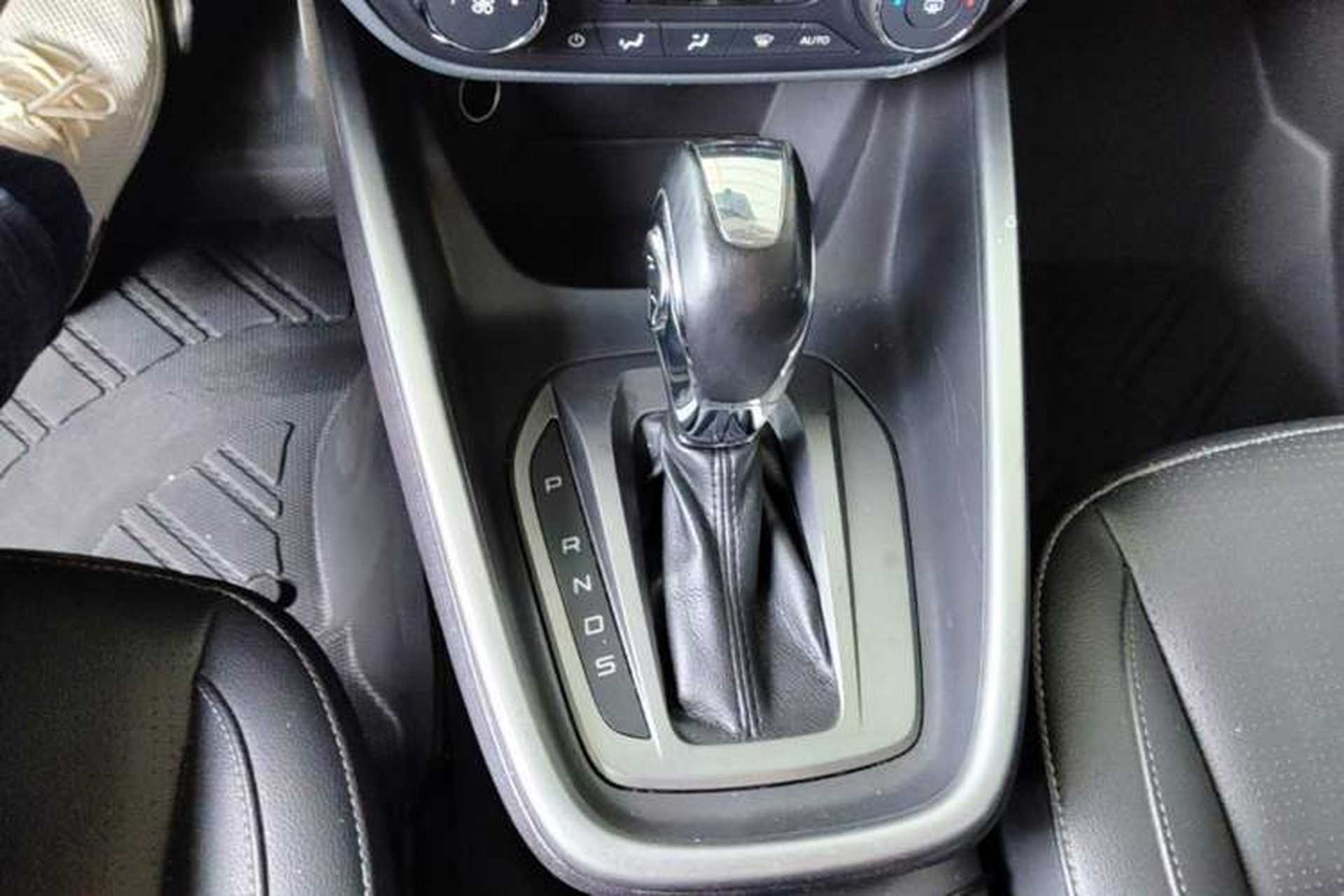 Used Ford Escort 2017 Happiness Edition 1.5L Automatic Fashion Version Gear Lever