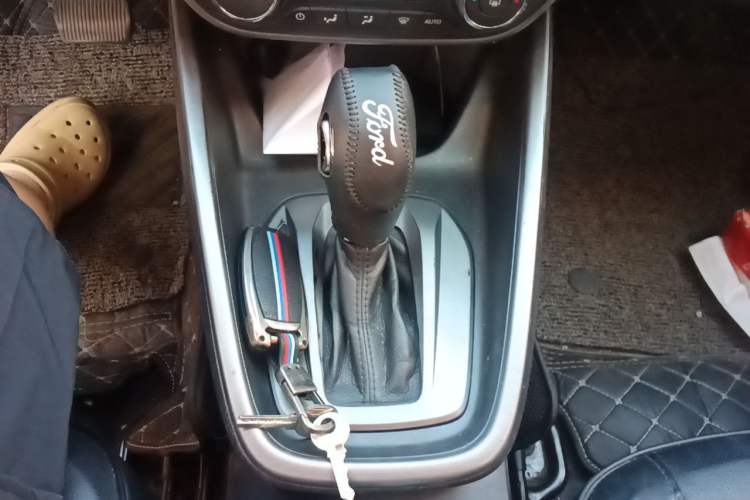 Used Ford Escort 2017 Happiness Edition 1.5L Automatic Fashion Version Gear Lever