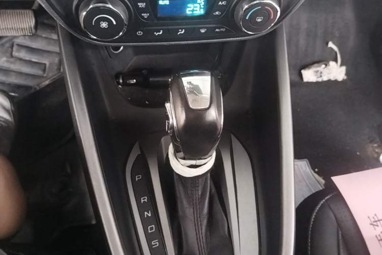 Used Ford Escort 2017 Happiness Edition 1.5L Automatic Fashion Version Gear Lever