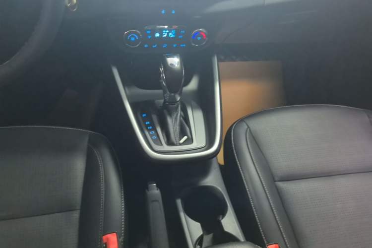 Used Ford Escort 2017 Happiness Edition 1.5L Automatic Fashion Version Gear Lever