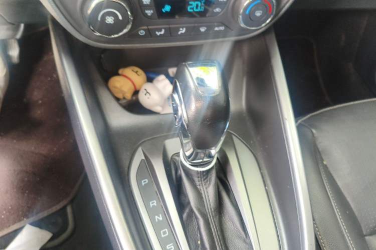 Used Ford Escort 2017 Happiness Edition 1.5L Automatic Fashion Version Gear Lever