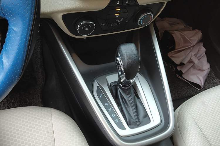 Used Ford Escort 2017 Revised Version 1.5L Automatic Comfort Edition Gear Lever