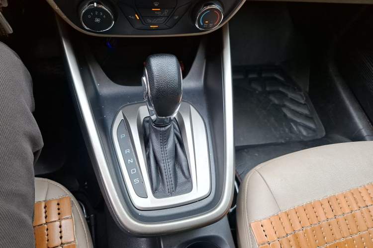 Used Ford Escort 2017 Revised Version 1.5L Automatic Comfort Edition Gear Lever