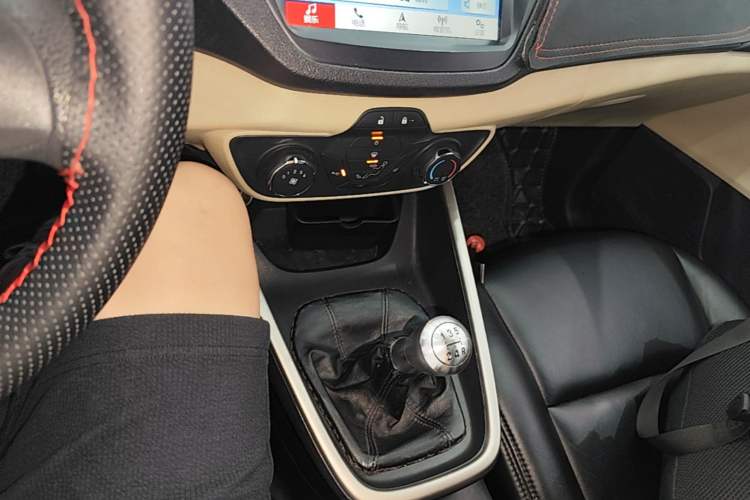 Used Ford Escort 2017 1.5L Manual Comfort Model Gear Lever