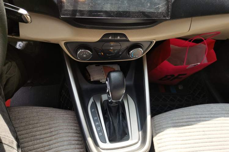 Used Ford Escort 2017 Revised Version 1.5L Automatic Comfort Edition Gear Lever