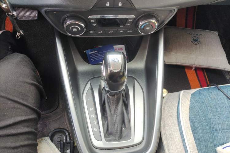Used Ford Escort 2017 Happiness Edition 1.5L Automatic Fashion Version Gear Lever