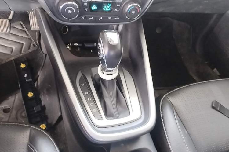 Used Ford Escort 2017 Happiness Edition 1.5L Automatic Fashion Version Gear Lever