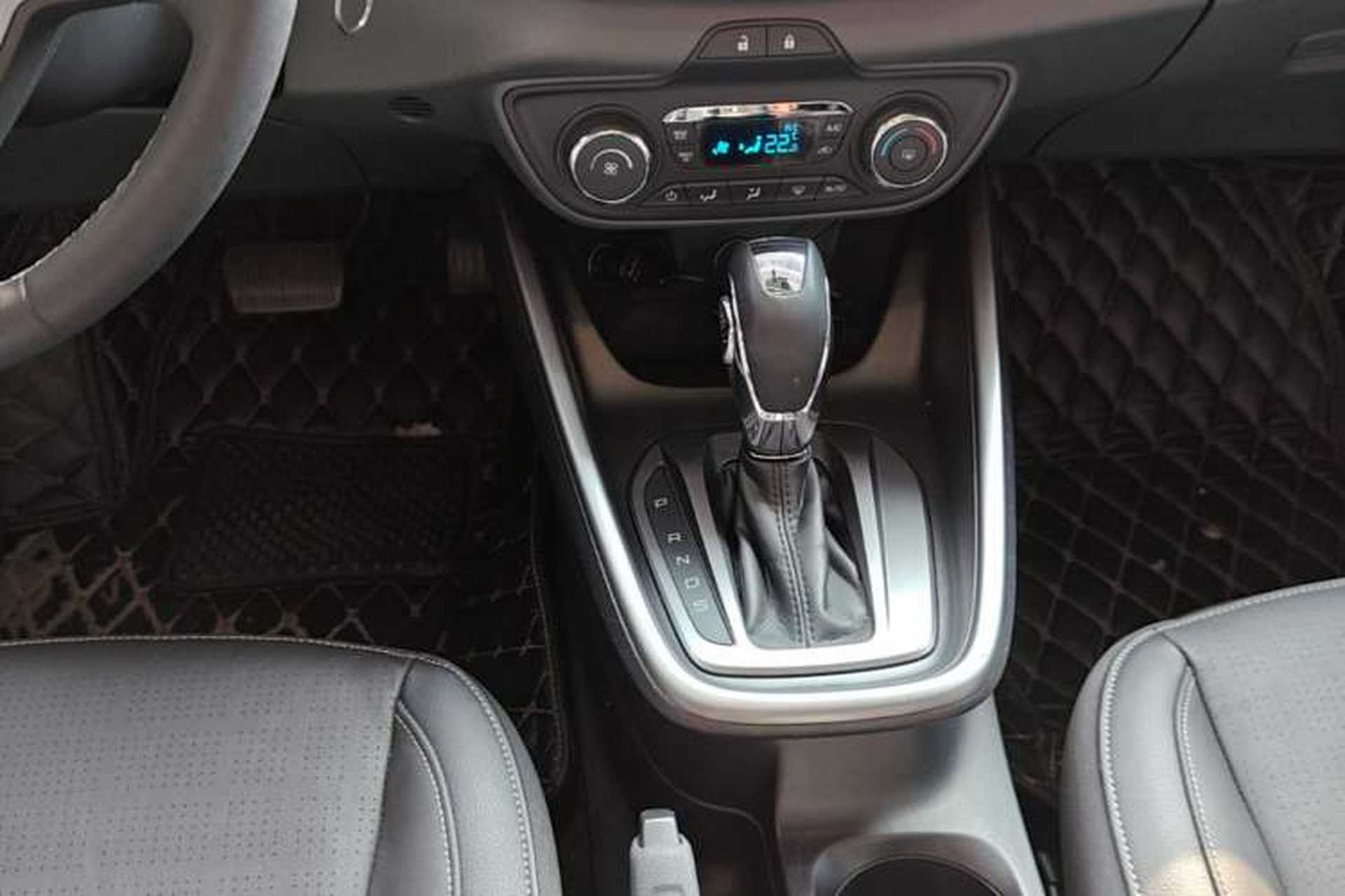 Used Ford Escort 2017 Happiness Edition 1.5L Automatic Fashion Version Gear Lever