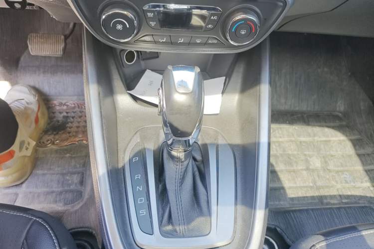 Used Ford Escort 2017 Happiness Edition 1.5L Automatic Fashion Version Gear Lever