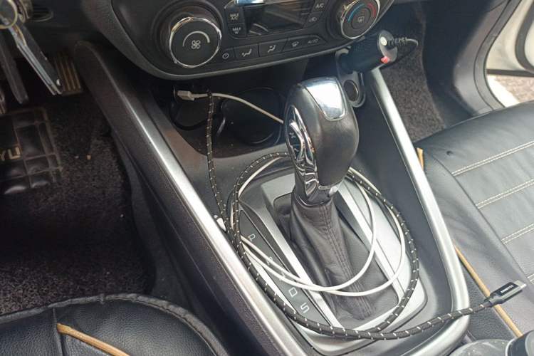 Used Ford Escort 2017 Happiness Edition 1.5L Automatic Fashion Version Gear Lever