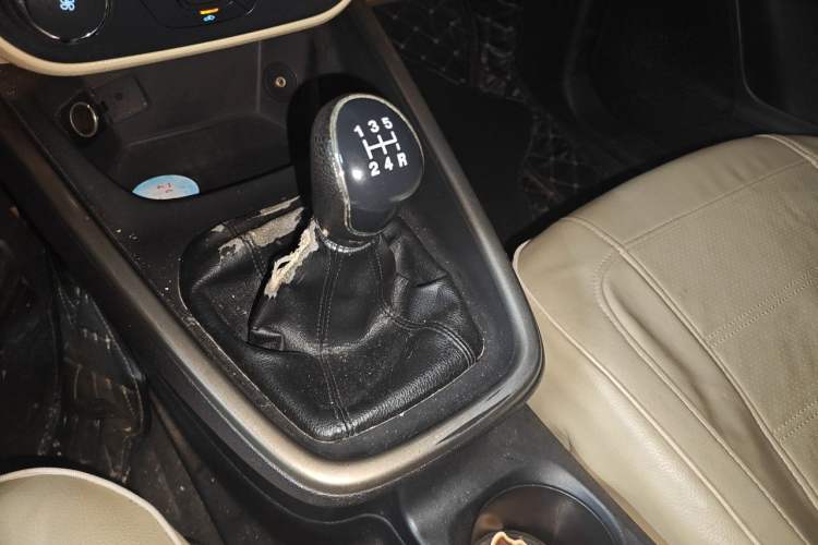 Used Ford Escort 2017 Revised Version 1.5L Manual Comfort Edition Gear Lever