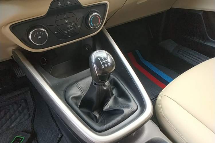 Used Ford Escort 2017 Revised Version 1.5L Manual Comfort Edition Gear Lever