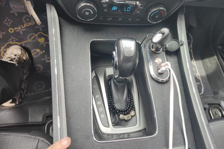 Used Ford Escort 2017 Happiness Edition 1.5L Automatic Fashion Version Gear Lever
