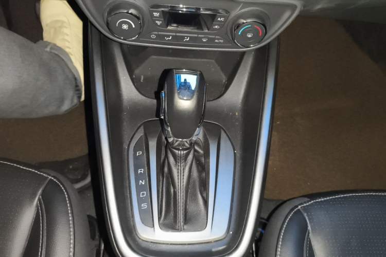 Used Ford Escort 2017 Happiness Edition 1.5L Automatic Fashion Version Gear Lever