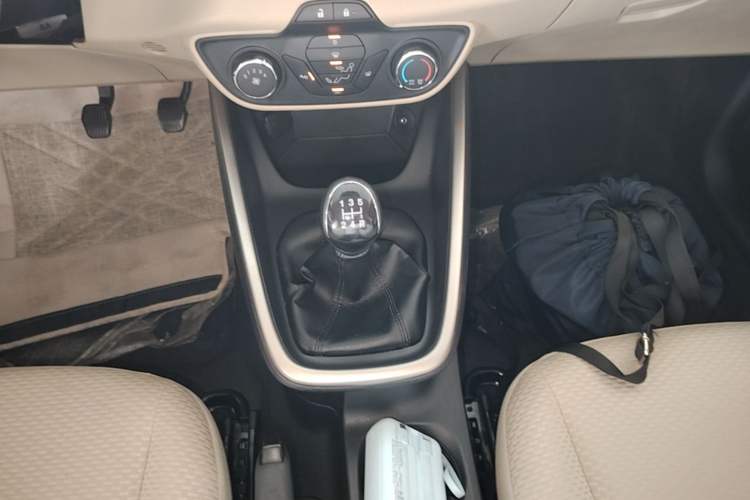 Used Ford Escort 2017 Revised Version 1.5L Manual Comfort Edition Gear Lever