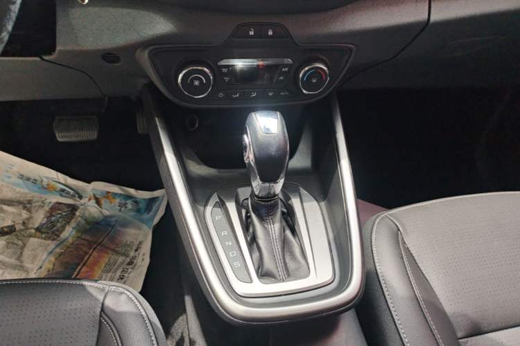 Used Ford Escort 2017 Happiness Edition 1.5L Automatic Fashion Version Gear Lever