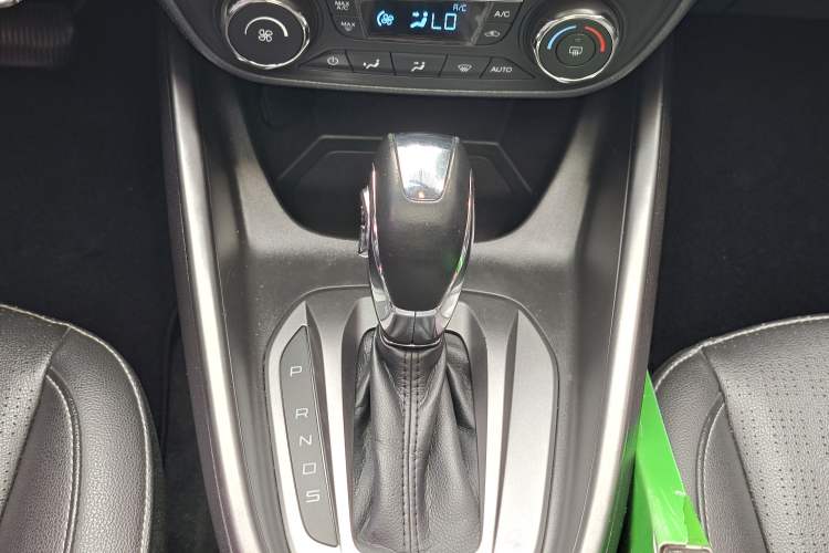 Used Ford Escort 2017 Happiness Edition 1.5L Automatic Fashion Version Gear Lever