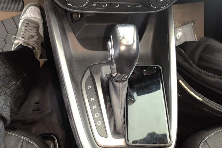 Used Ford Escort 2017 Happiness Edition 1.5L Automatic Fashion Version Gear Lever