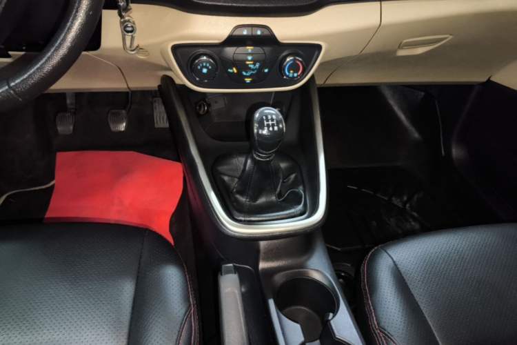 Used Ford Escort 2017 Revised Version 1.5L Manual Comfort Edition Gear Lever