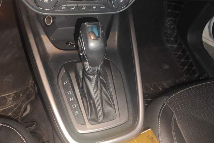 Used Ford Escort 2017 Happiness Edition 1.5L Automatic Fashion Version Gear Lever