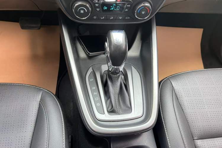 Used Ford Escort 2017 Happiness Edition 1.5L Automatic Fashion Version Gear Lever