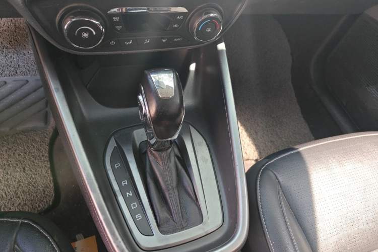 Used Ford Escort 2017 Happiness Edition 1.5L Automatic Fashion Version Gear Lever