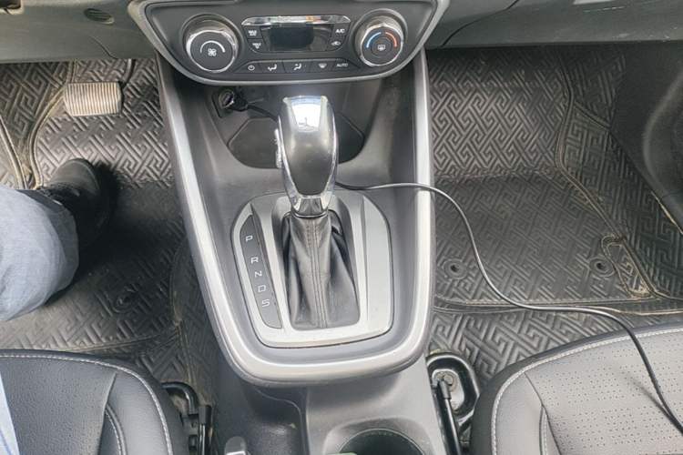 Used Ford Escort 2017 Happiness Edition 1.5L Automatic Fashion Version Gear Lever